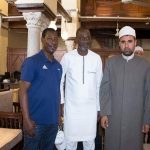 حكم كرة قديم أفريقي شهير يعلن إسلامه بالقاهرة